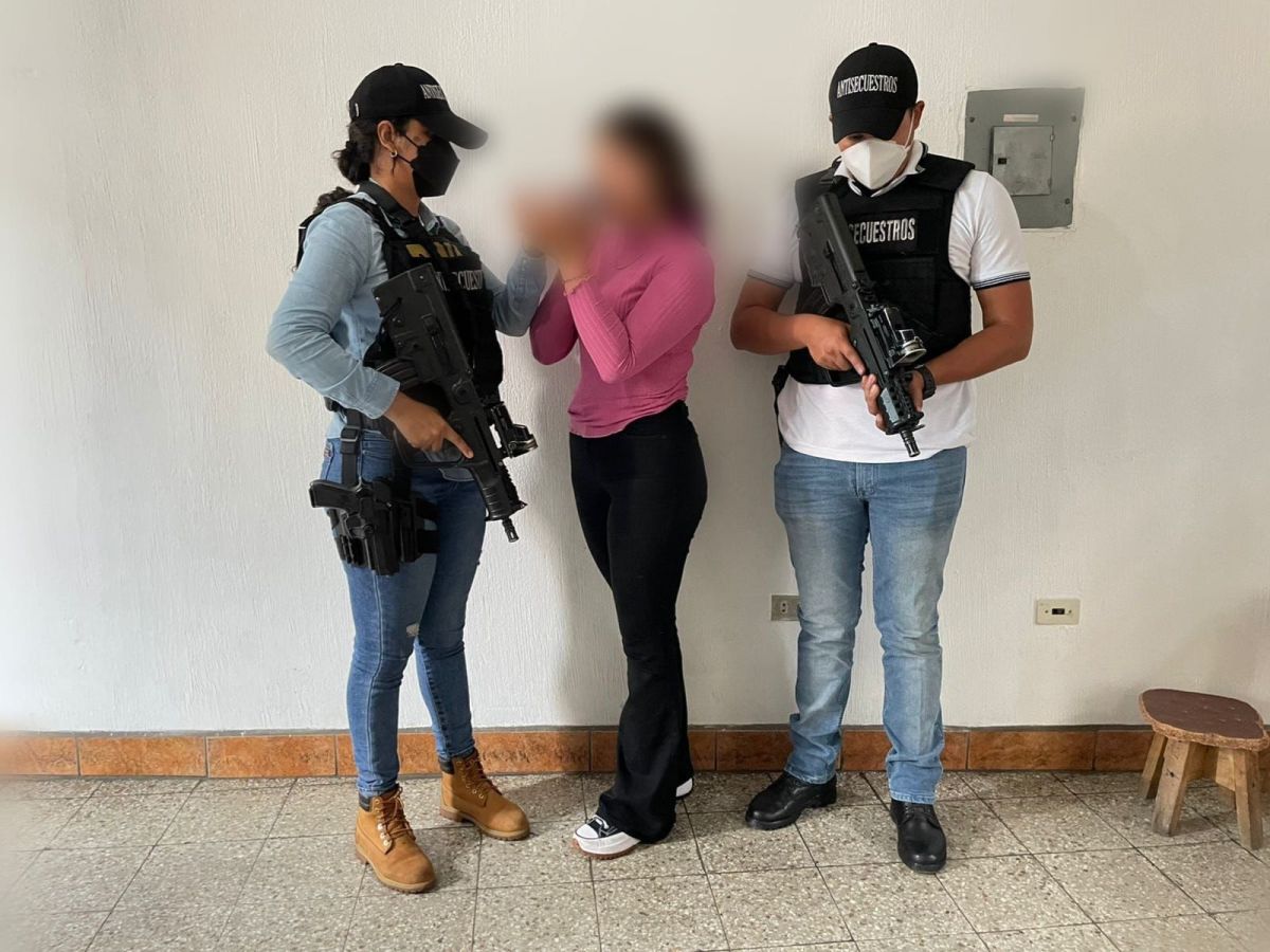 PNC rescata a mujer que había Sido secuestrada de residencial en Amatitlán, Guatemala