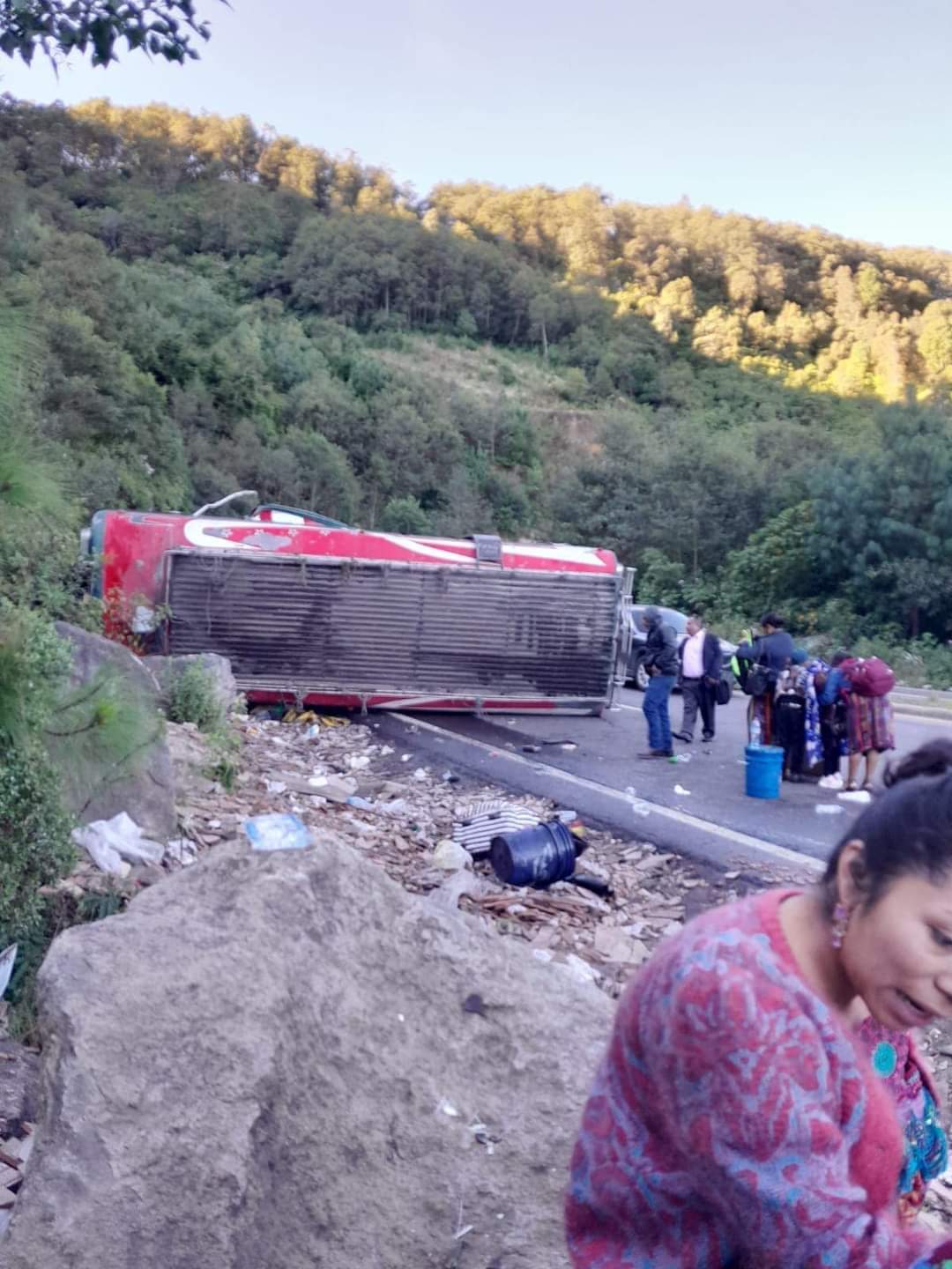 ¡Busazo en la Interamericana! Personas heridas por accidente de un bus extraurbano